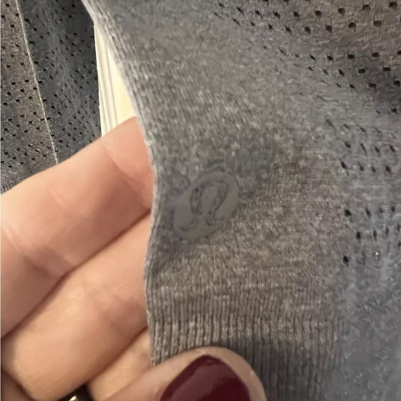 Lululemon Breeze By Long Sleeve *Squad Light Gray sz 6 Workout Shirt - Picture 3 of 5